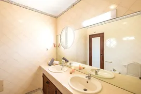 Villa con giardino, piscina e terrazza - Image 3