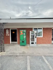 Deluxe Inn - Image 4