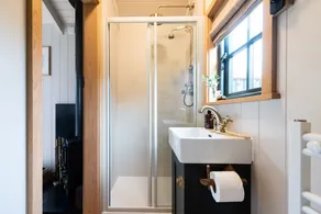 Willow Hideaway-Shepherd Hut, Hot Tub, Wood Burner - Image 3