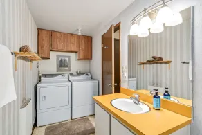 Sunny, Spacious & Pet Friendly - Creekside #39 - Image 2