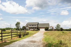 Holy Cow Farms a large modern Farm House.11 miles from Tryon TIEC. Pool & HotTub - Image 4