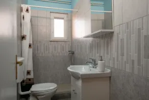 Comfortable house with swimming pool, in quiet village - Image 4
