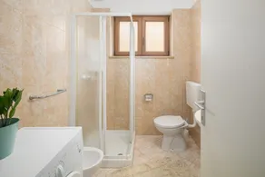 Comfortable two bedroom apartment in a top location in Porec near the beach with a private terrace in the garden - Image 2