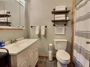«Modernisé et moderne avec un lit king size, 2 acres, 4 couchages» - Image 2