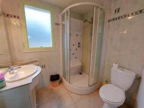 FischergerechtÄ Ferienhaus am See mit Terrasse und Bootssteg - Image 4