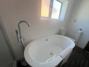 Blyton 2-bed Cottage, Parking, 30m to Lincoln - Image 5