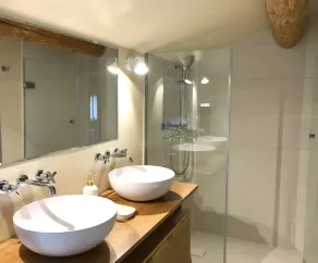 Exceptional house in the heart of the village of Gordes - Image 5