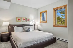LG423 Canmore Family Home- Top Floor, A/C, Hot tub, Pool, Gym, Free parking - Image 4