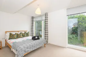 Leeds - Sleeps 4 - Free Parking - Image 5