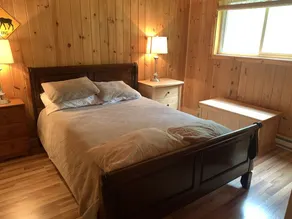 Smukt opvarmet sommerhus ved Pitcher Pond med 3 smukke hektar - 6 sovepladser - Image 4