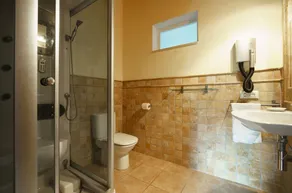 Belle villa, de construction récente, avec des murs en pierre et environnement naturel - Image 2