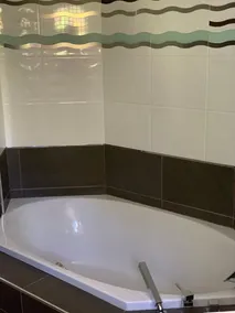 Casa espaçosa com piscina e jardim ideal para férias em família - Image 4