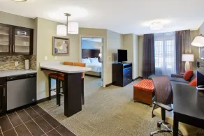 King Suite w/ Private Bedroom & Free Breakfast - Image 4