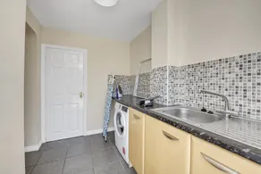 Spacious 5BRM Townhouse – Ideal for Contractors, Corporate Stays & Family Visits - Image 3