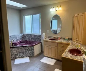 Waterfront 2 bed, 2 baths, 1364 sq ft, views of Mt Rainer, Seattle, and more. - Image 3