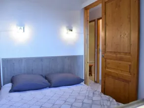 Cozy 2-Room Apartment for 4 with South-Facing Balcony, Parking, and Pool in Central Méribel - Image 5