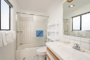 Stunning, Ocean View Rental on Sherwood! Enjoy Your Next Month Long Getaway! - Image 4