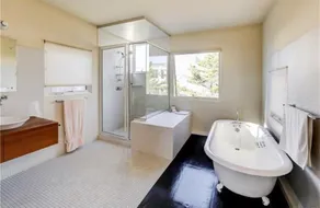 Classic beach house retreat meets modern luxury - steps from bay in Brant Beach - Image 2