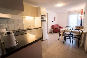 3-star family residence T2 air-conditioned floor with heated swimming pool - Image 5