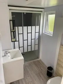 Modern 6-person chalet in the Frisian countryside, 3 bedrooms and WiFi - Image 2