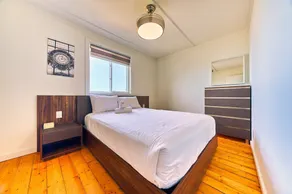 Suite 213: Beautiful 3-Bedroom Beachfront Townhouse - Image 4