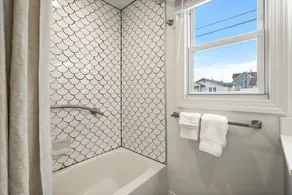 Entire Home, 2 Blocks to Beach, Lots of amenities, beach badges & EV charger. - Image 3