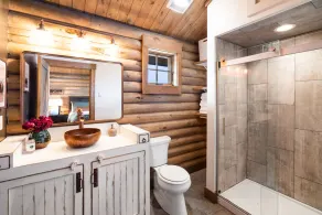 Beautiful Log Cabin in Paradise Valley, Montana - Image 2