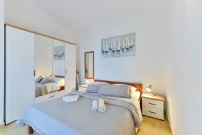 Beachfront Holiday Apartment Inga Blue with sea view - Image 4