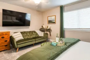 Riverfront Views! Fishing and Boating on the St. John's River, Pool, Boat Slip, All New Furnishings! - Image 5