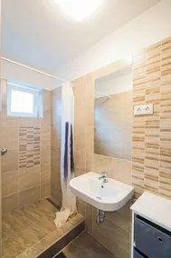 Holiday apartment completely renovated just 110 m from the beach - Image 3