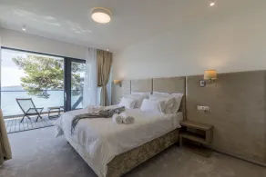 Villa Sea Star - seafront beach with heated 80m2 pool, BBQ and car garage. - Image 5