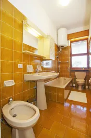 Appartement de 2 pièces meublé avec goût avec terrasse et Kiwi Pergola - Image 3