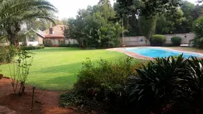 Spacious accommodation with beautiful garden - Image 4
