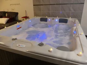Hyggelig lejlighed med privat jacuzzi til en romantisk aften - Image 2