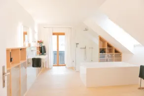Beautiful vacation home in a large park with mountain views - Image 2