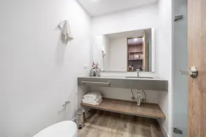 Go Living 1013 · Stylish Loft apt, kitchenette & AC and coworking - Image 4