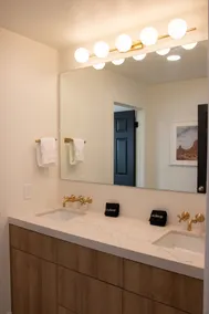 Luxury Mansion (5300sqft), 17 mins to Ski Resorts - Image 2