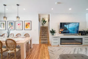 King Estate Barrie w Private Spa | 7 Bedrooms | Sleeps 20 | 5min to Downtown - Image 2