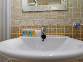 Relaxing 1Bedroom Apartment in the Heart of Malaga - WIFI&AC - Image 3