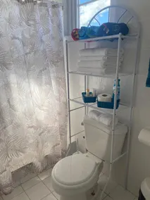 Vi lovar goda tider, komfort och integritet med vår kompakta lägenhet. - Image 4