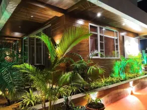 Shivers Oasis 4 boutique Luxury Room Hotel - Image 3