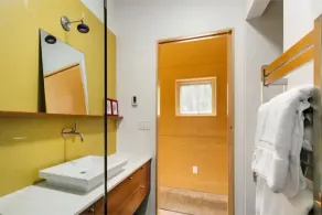 MODERN GUESTHOUSE IN PRIVATE SETTING - Image 5