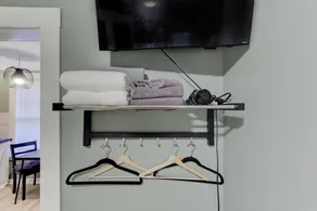 Tiny Trendy Traveler's Studio in Historic Midtown! - Image 2