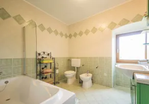 Private and secure 5000 sqm garden, pool, children's playground, only 9 km from the sea - Image 5