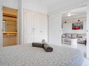 Apartment with private garden and pool 1km beach - Image 5