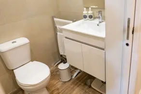Very nice spacious house 10 minutes walk from the center or 3 minutes by subway - Image 2