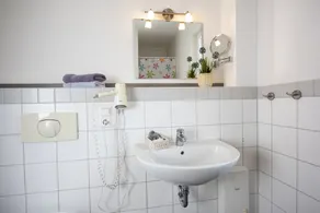 Apartment near Lübeck and Ratzeburg: balcony, on the Elbe-Lübeck Canal, swimming lake at 4km - Image 3