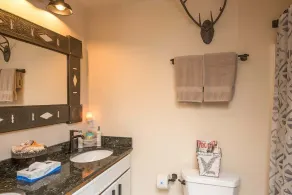 Central Apartment w/ A/C, Private Patio & WiFi - Image 3