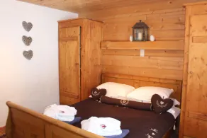 6 en-suite bedrooms. Self catered prices shown and B & B or catered available - Image 3
