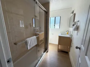 Two Queen Bed Cottage - Image 5